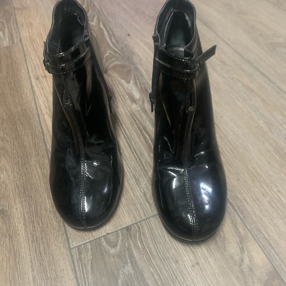 🌺 Sz 8 Aerosoles patent boots - Picture 2 of 5